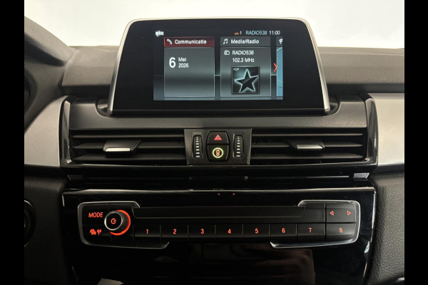 BMW 2 Serie Active Tourer 218i Corporate Lease Executive Navigatie Airco Cruise Control Lichtmetalenvelgen Parkeersensoren