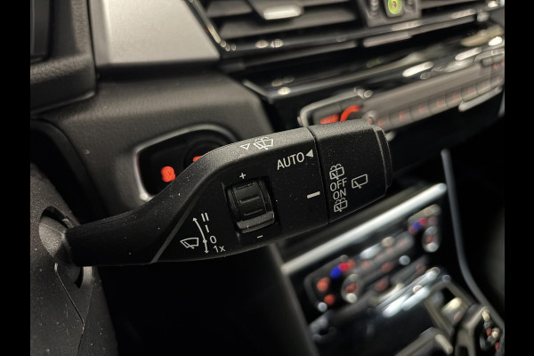 BMW 2 Serie Active Tourer 218i Corporate Lease Executive Navigatie Airco Cruise Control Lichtmetalenvelgen Parkeersensoren