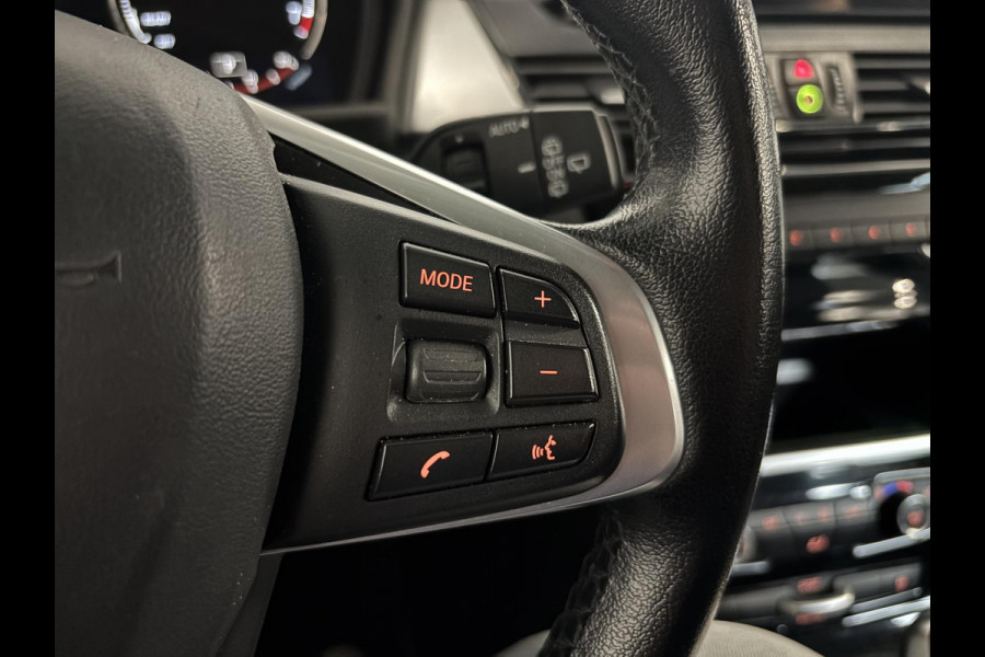 BMW 2 Serie Active Tourer 218i Corporate Lease Executive Navigatie Airco Cruise Control Lichtmetalenvelgen Parkeersensoren
