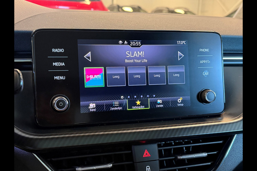 Škoda Kamiq 1.0 TSI Monte Carlo 116pk DSG Dealer O.H. | Panodak | Apple Carplay | RS Sportstoelen Verwarmd | LED Koplampen | Cruise Control | DAB | 18"L.M |