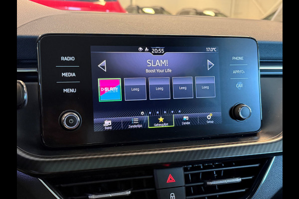 Škoda Kamiq 1.0 TSI Monte Carlo 116pk DSG Dealer O.H. | Panodak | Apple Carplay | RS Sportstoelen Verwarmd | LED Koplampen | Cruise Control | DAB | 18"L.M |