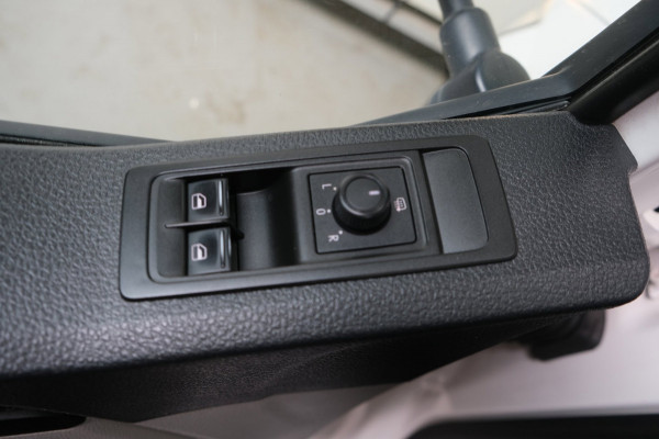 Volkswagen Transporter 2.0 TDI L2H1 DC Comfortline Pick-up - Airco, Cruise, PDC, Trekhaak.