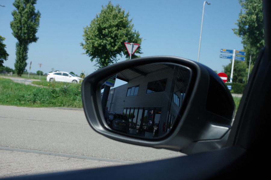 Opel Corsa 1.2 GS Line, Panoramadak, Camera, Stoelverwarming