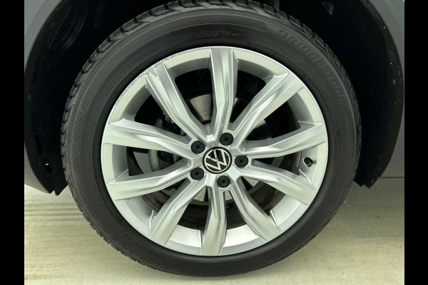 Volkswagen T-Roc 1.5 TSI 150pk DSG / Automaat Style two tone Navigatie Apple Carplay/Android Auto Parkeersensoren Camera Adaptive Cruise Control Blind Spot Assist Park Assist Stoel- en stuurverwarming Elektrische achterklep LED-koplampen