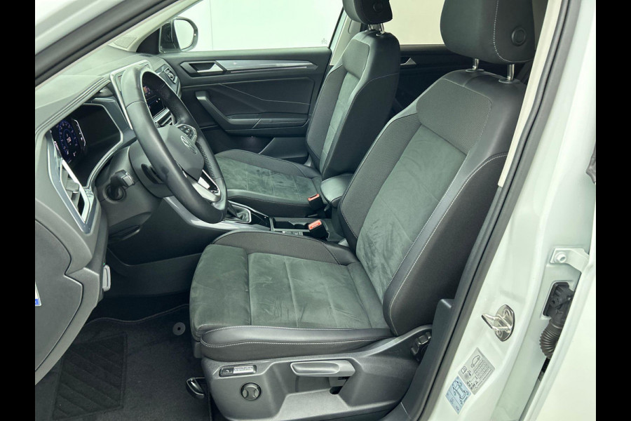 Volkswagen T-Roc 1.5 TSI 150pk DSG / Automaat Style two tone Navigatie Apple Carplay/Android Auto Parkeersensoren Camera Adaptive Cruise Control Blind Spot Assist Park Assist Stoel- en stuurverwarming Elektrische achterklep LED-koplampen