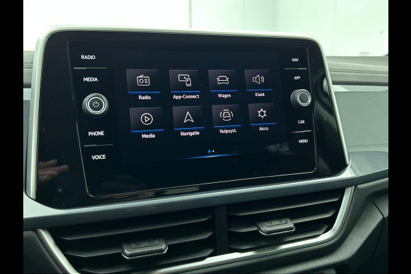 Volkswagen T-Roc 1.5 TSI 150pk DSG / Automaat Style two tone Navigatie Apple Carplay/Android Auto Parkeersensoren Camera Adaptive Cruise Control Blind Spot Assist Park Assist Stoel- en stuurverwarming Elektrische achterklep LED-koplampen