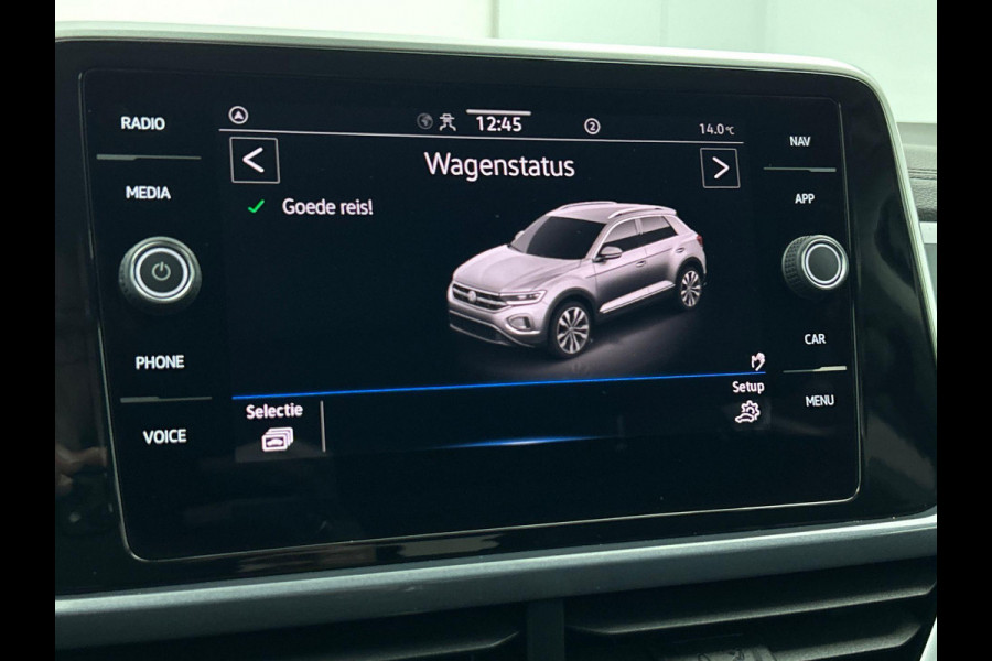 Volkswagen T-Roc 1.5 TSI 150pk DSG / Automaat Style two tone Navigatie Apple Carplay/Android Auto Parkeersensoren Camera Adaptive Cruise Control Blind Spot Assist Park Assist Stoel- en stuurverwarming Elektrische achterklep LED-koplampen