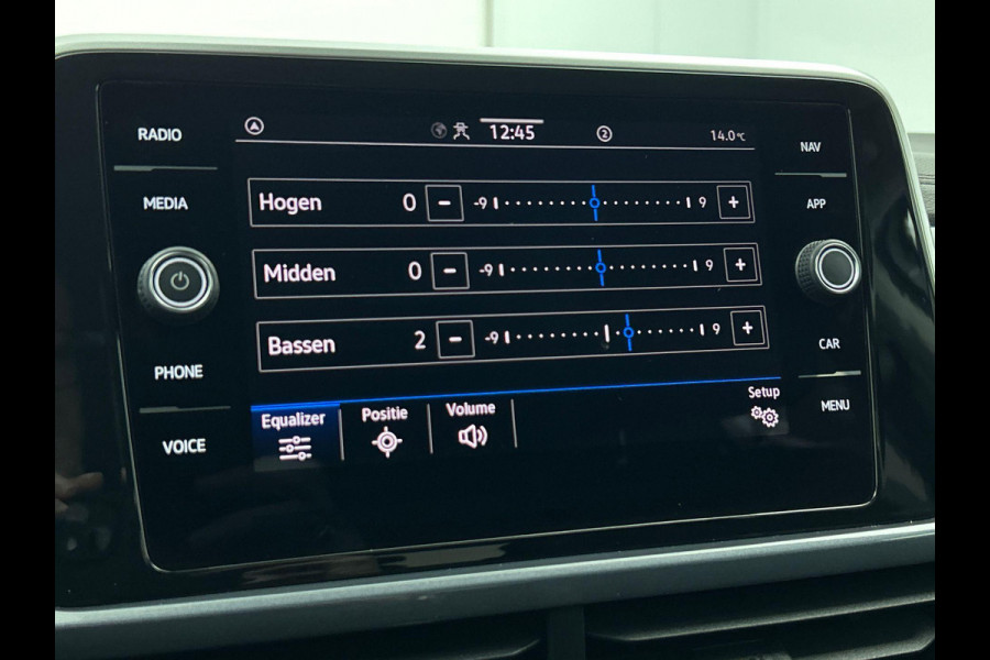 Volkswagen T-Roc 1.5 TSI 150pk DSG / Automaat Style two tone Navigatie Apple Carplay/Android Auto Parkeersensoren Camera Adaptive Cruise Control Blind Spot Assist Park Assist Stoel- en stuurverwarming Elektrische achterklep LED-koplampen