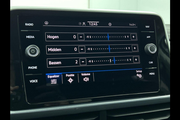Volkswagen T-Roc 1.5 TSI 150pk DSG / Automaat Style two tone Navigatie Apple Carplay/Android Auto Parkeersensoren Camera Adaptive Cruise Control Blind Spot Assist Park Assist Stoel- en stuurverwarming Elektrische achterklep LED-koplampen