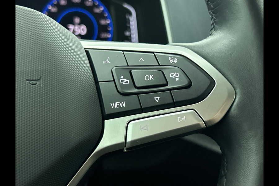Volkswagen T-Roc 1.5 TSI 150pk DSG / Automaat Style two tone Navigatie Apple Carplay/Android Auto Parkeersensoren Camera Adaptive Cruise Control Blind Spot Assist Park Assist Stoel- en stuurverwarming Elektrische achterklep LED-koplampen