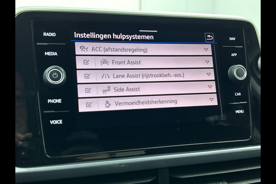 Volkswagen T-Roc 1.5 TSI 150pk DSG / Automaat Style two tone Navigatie Apple Carplay/Android Auto Parkeersensoren Camera Adaptive Cruise Control Blind Spot Assist Park Assist Stoel- en stuurverwarming Elektrische achterklep LED-koplampen