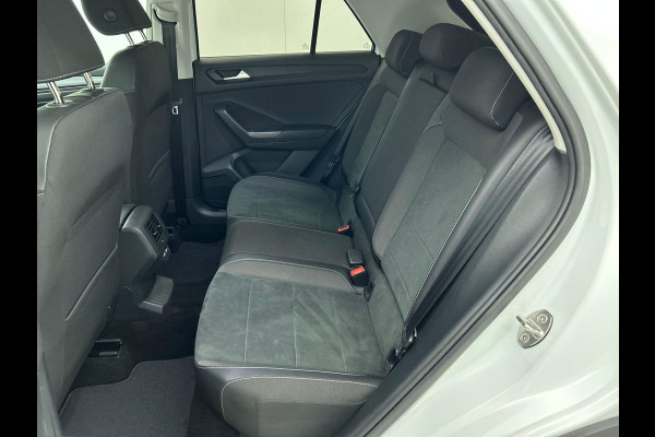 Volkswagen T-Roc 1.5 TSI 150pk DSG / Automaat Style two tone Navigatie Apple Carplay/Android Auto Parkeersensoren Camera Adaptive Cruise Control Blind Spot Assist Park Assist Stoel- en stuurverwarming Elektrische achterklep LED-koplampen