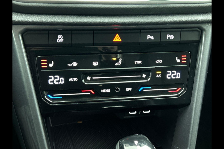 Volkswagen T-Roc 1.5 TSI 150pk DSG / Automaat Style two tone Navigatie Apple Carplay/Android Auto Parkeersensoren Camera Adaptive Cruise Control Blind Spot Assist Park Assist Stoel- en stuurverwarming Elektrische achterklep LED-koplampen