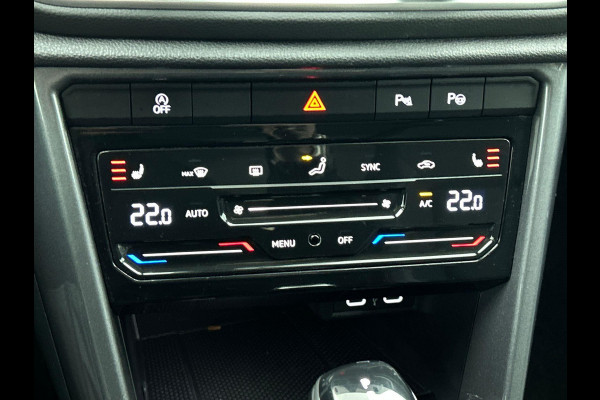 Volkswagen T-Roc 1.5 TSI 150pk DSG / Automaat Style two tone Navigatie Apple Carplay/Android Auto Parkeersensoren Camera Adaptive Cruise Control Blind Spot Assist Park Assist Stoel- en stuurverwarming Elektrische achterklep LED-koplampen