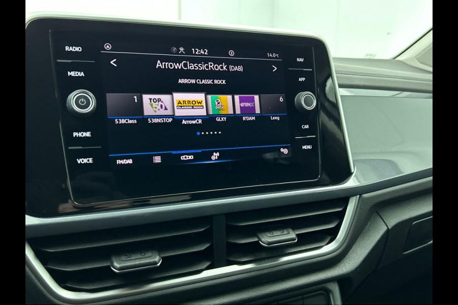 Volkswagen T-Roc 1.5 TSI 150pk DSG / Automaat Style two tone Navigatie Apple Carplay/Android Auto Parkeersensoren Camera Adaptive Cruise Control Blind Spot Assist Park Assist Stoel- en stuurverwarming Elektrische achterklep LED-koplampen