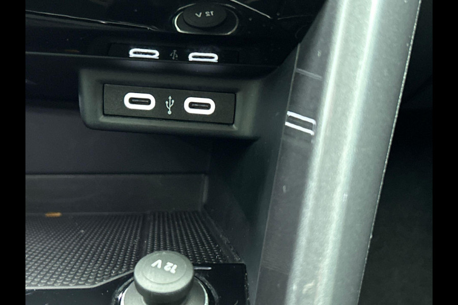 Volkswagen T-Roc 1.5 TSI 150pk DSG / Automaat Style two tone Navigatie Apple Carplay/Android Auto Parkeersensoren Camera Adaptive Cruise Control Blind Spot Assist Park Assist Stoel- en stuurverwarming Elektrische achterklep LED-koplampen