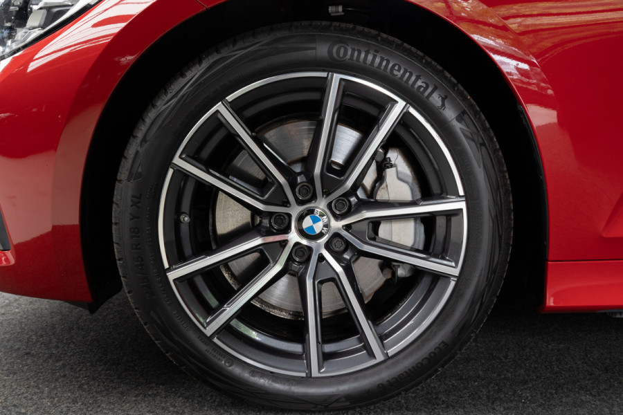 BMW 3-serie 330i High Exe Leer Navi ACC PDC Virtual Climate (3-zone) PDC LM velgen