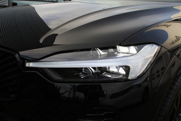 Volvo XC60 2.0 T8 Plug-in hybrid AWD Plus Black Edition NIEUW | Head-up | 360 | Panoramadak | Zwenkbare Trekhaak