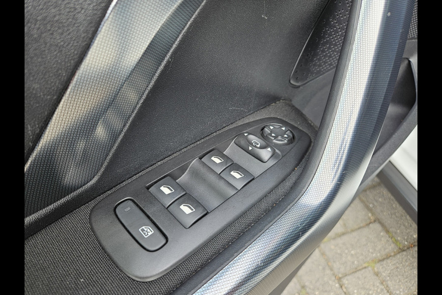 Peugeot 2008 1.2 PureTech GT-line Panoramadak! Trekhaak! Carplay! Airco/Clima! Cruise Control! Nette/Mooie Auto!
