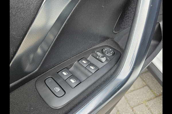Peugeot 2008 1.2 PureTech GT-line Panoramadak! Trekhaak! Carplay! Airco/Clima! Cruise Control! Nette/Mooie Auto!