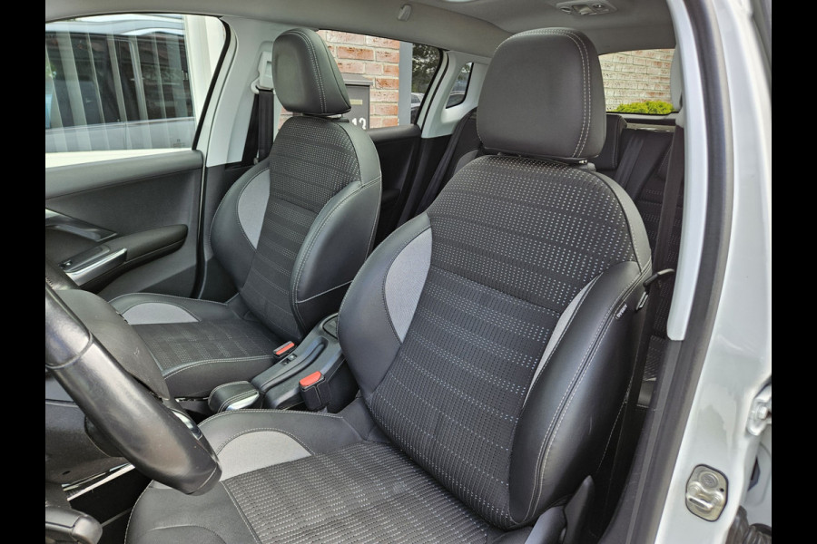 Peugeot 2008 1.2 PureTech GT-line Panoramadak! Trekhaak! Carplay! Airco/Clima! Cruise Control! Nette/Mooie Auto!