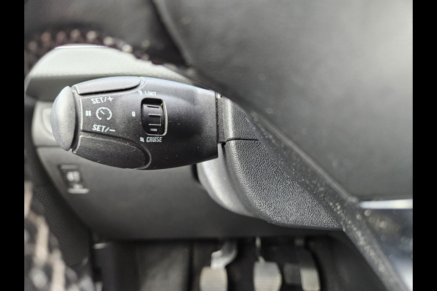 Peugeot 2008 1.2 PureTech GT-line Panoramadak! Trekhaak! Carplay! Airco/Clima! Cruise Control! Nette/Mooie Auto!