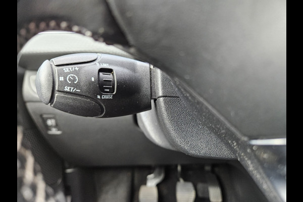 Peugeot 2008 1.2 PureTech GT-line Panoramadak! Trekhaak! Carplay! Airco/Clima! Cruise Control! Nette/Mooie Auto!