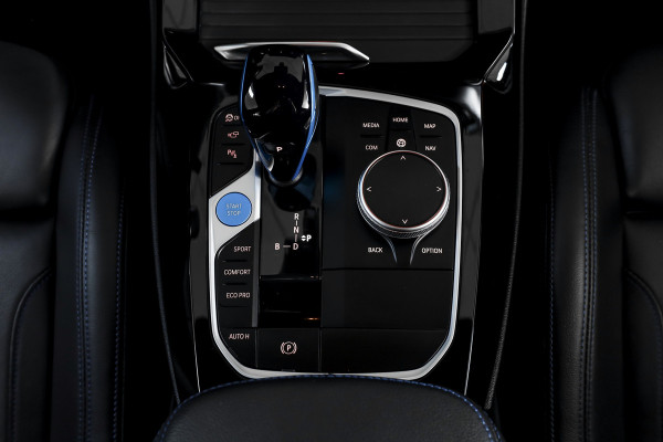BMW iX3 High Executive M Sport 80 kWh | S/K-Panodak | Laser | Harman/Kardon | Dig. Cockpit | Adapt. Cruise | Stoelverw. | 360 camera | NAV+App. Connect | ECC | LM 20" |