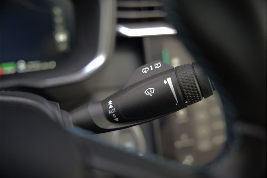 Lynk & Co 01 1.5 | Panoramadak | Stoelverwarming | Keyless | Apple Carplay | Adaptive Cruise Control | Infinity | Navigatie | Camera | Parkeersensoren | SOH 93,97%