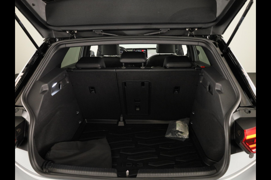 Volkswagen ID.3 Pro Edition 58 kWh 204pk | Navigatie | Parkeercamera | 19 inch Lichtmetalen velgen | Aplle Carplay /- Android auto