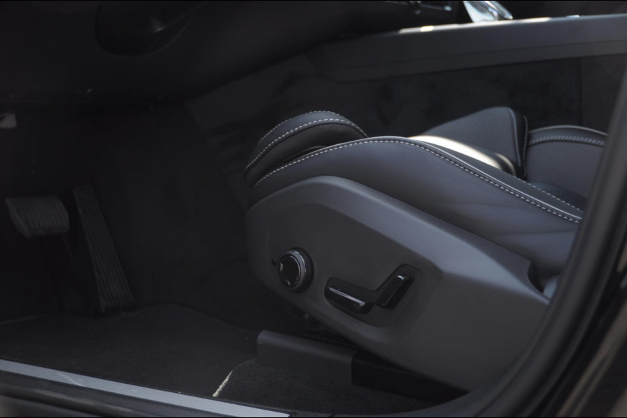 Volvo XC60 T6 350PK Automaat AWD Plus Black Edition / Elektrisch bedienbare voorstoelen met geheugen/ Stoelverwarming/ Stuurverwarming/ Harman Kardon audio/ 360 Camera/