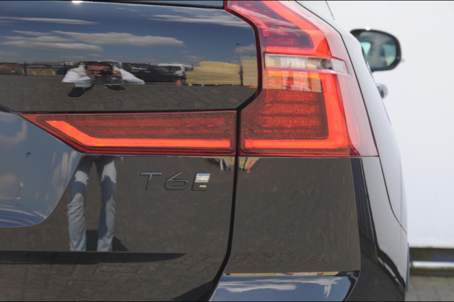 Volvo XC60 T6 350PK Automaat AWD Plus Black Edition / Elektrisch bedienbare voorstoelen met geheugen/ Stoelverwarming/ Stuurverwarming/ Harman Kardon audio/ 360 Camera/