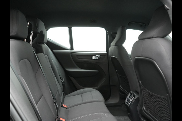 Volvo XC40 Recharge 67 kWh 231pk Dealer O.H. | Trekhaak Af Fabriek | Warmtepomp | Camera | Google Assistent | 19"L.M | Sportstoelen & Stuur Verwarmd | Standkachel | Apple Carplay | Cruise Control | DAB |