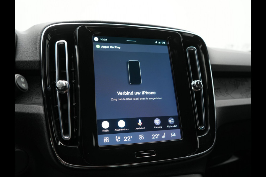 Volvo XC40 Recharge 67 kWh 231pk Dealer O.H. | Trekhaak Af Fabriek | Warmtepomp | Camera | Google Assistent | 19"L.M | Sportstoelen & Stuur Verwarmd | Standkachel | Apple Carplay | Cruise Control | DAB |