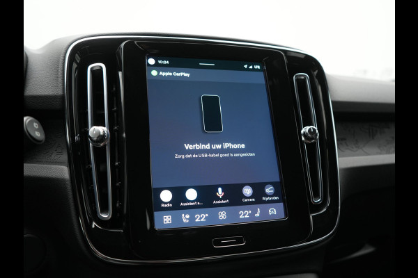 Volvo XC40 Recharge 67 kWh 231pk Dealer O.H. | Trekhaak Af Fabriek | Warmtepomp | Camera | Google Assistent | 19"L.M | Sportstoelen & Stuur Verwarmd | Standkachel | Apple Carplay | Cruise Control | DAB |