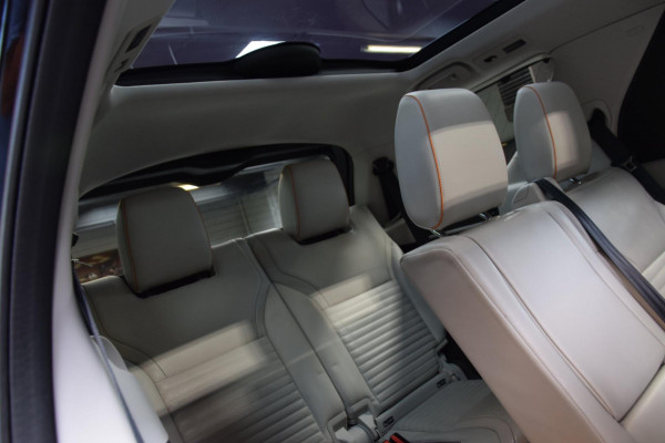 Land Rover Discovery 3.0 Si6 HSE Luxury 7p. Navi|Panoramadak|Massage|DVD Ent.|ijskast|340pk!