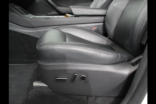 Tesla Model Y Performance Long Range AWD 75 kWh Climate control Adaptieve cruise control Achteruitrijcamera Panoramadak Keyless Stuurverwarming Stoelverwarming LED Navigatie Parkeersensoren Trekhaak