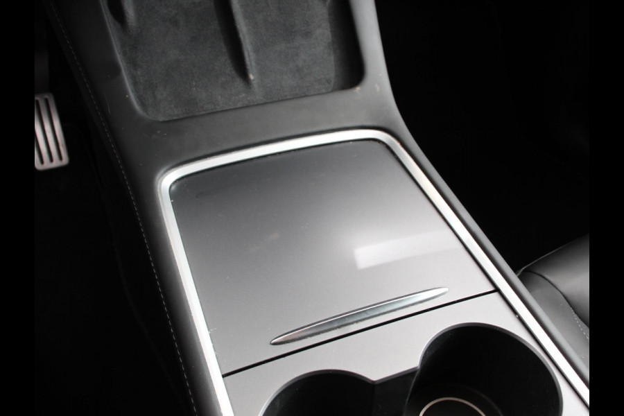 Tesla Model Y Performance Long Range AWD 75 kWh Climate control Adaptieve cruise control Achteruitrijcamera Panoramadak Keyless Stuurverwarming Stoelverwarming LED Navigatie Parkeersensoren Trekhaak