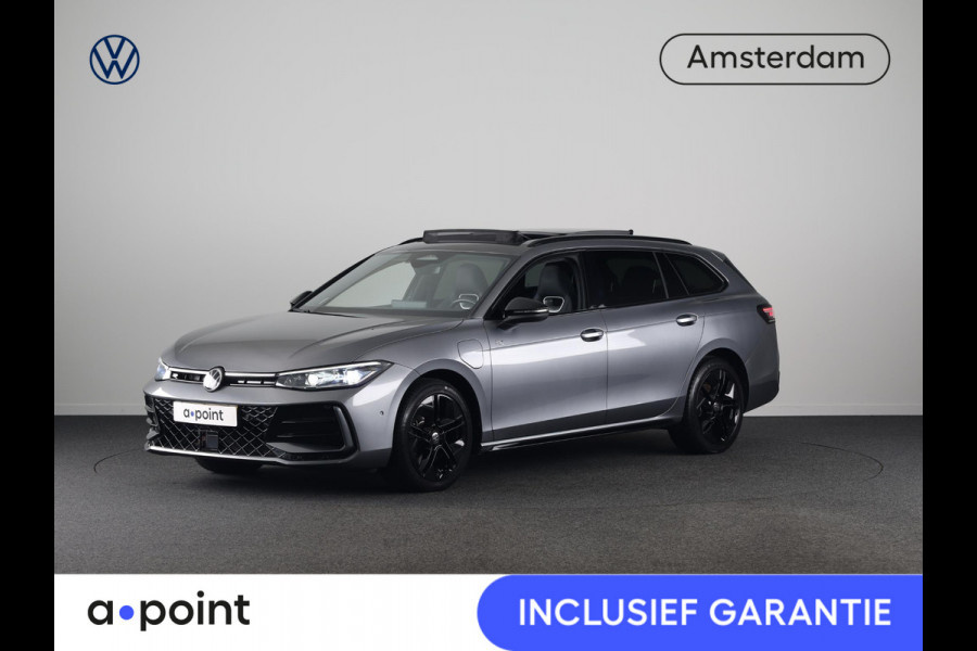 Volkswagen Passat Variant 1.5 eHybrid R-Line Edition 204 PK | Navigatie | Camera | wegklapbare trekhaak | elektrische klep | verlengde garantie