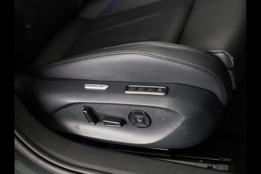 Volkswagen Passat Variant 1.5 eHybrid R-Line Edition 204 PK | Navigatie | Camera | wegklapbare trekhaak | elektrische klep | verlengde garantie