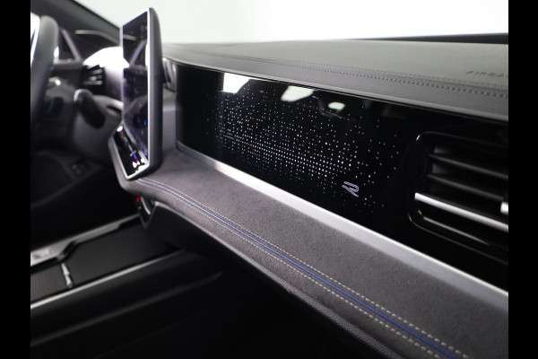 Volkswagen Passat Variant 1.5 eHybrid R-Line Edition 204 PK | Navigatie | Camera | wegklapbare trekhaak | elektrische klep | verlengde garantie