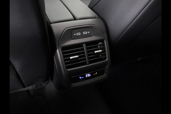 Volkswagen Passat Variant 1.5 eHybrid R-Line Edition 204 PK | Navigatie | Camera | wegklapbare trekhaak | elektrische klep | verlengde garantie