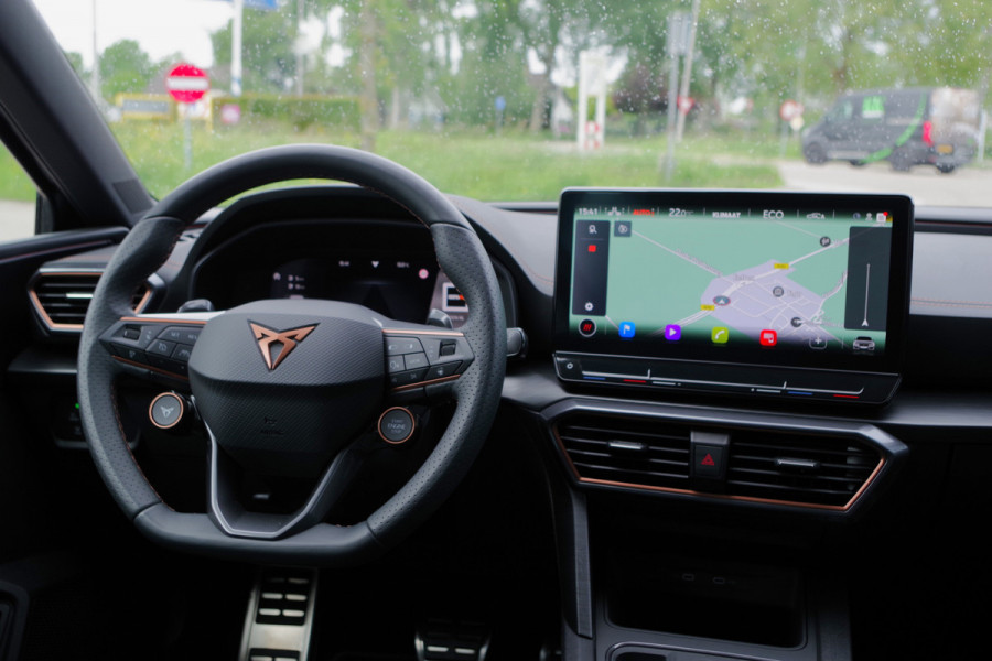 CUPRA Leon Sportstourer 1.4 e-Hybrid 245 PK VZ Copper Edition, Trekhaak, Stuur- & Stoelverwarming, Adap. Cruise Control, Matrix-LED