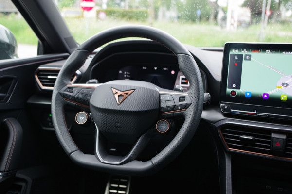 CUPRA Leon Sportstourer 1.4 e-Hybrid 245 PK VZ Copper Edition, Trekhaak, Stuur- & Stoelverwarming, Adap. Cruise Control, Matrix-LED