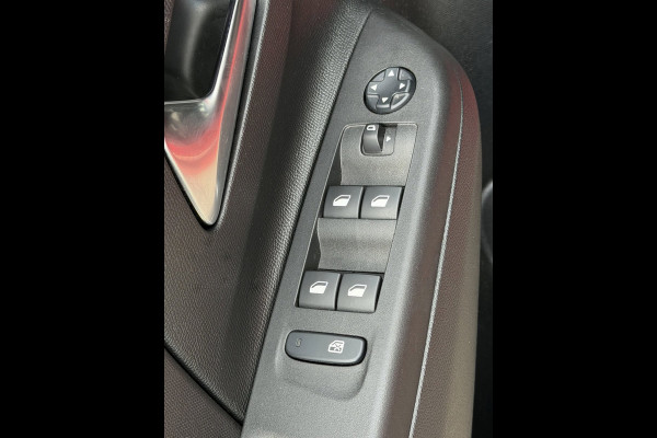 Opel Corsa 1.2 Edition - Apple CarPlay / Navigatie I Airco I Sport velgen I PDC I Stoel verwarming I Dealer onderhouden