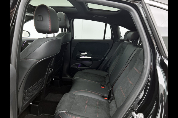 Mercedes-Benz GLA 250 e AMG Plug-In Hybride | Panoramadak | Trekhaak | Sfeerverlichting | Keyless Go | Parkeerpakket met Camera | Inclusief 24 maanden Mercedes-Benz Certified garantie voor Europa.