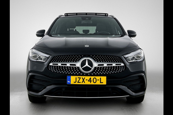 Mercedes-Benz GLA 250 e AMG Plug-In Hybride | Panoramadak | Trekhaak | Sfeerverlichting | Keyless Go | Parkeerpakket met Camera | Inclusief 24 maanden Mercedes-Benz Certified garantie voor Europa.