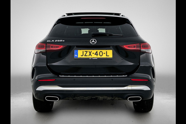 Mercedes-Benz GLA 250 e AMG Plug-In Hybride | Panoramadak | Trekhaak | Sfeerverlichting | Keyless Go | Parkeerpakket met Camera | Inclusief 24 maanden Mercedes-Benz Certified garantie voor Europa.