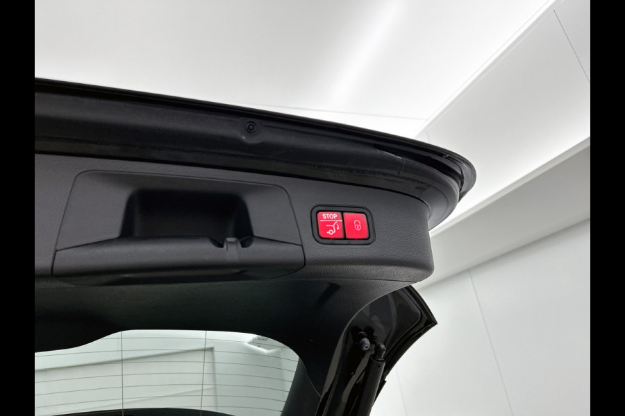 Mercedes-Benz GLA 250 e AMG Plug-In Hybride | Panoramadak | Trekhaak | Sfeerverlichting | Keyless Go | Parkeerpakket met Camera | Inclusief 24 maanden Mercedes-Benz Certified garantie voor Europa.