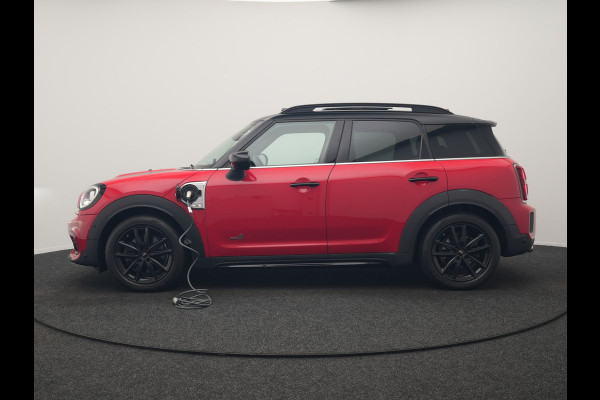 MINI Countryman Cooper S E ALL4 FACELIFT JCW PHEV 220pk Dealer O.H | Panodak | JCW Alcantara Sportstoelen Verwarmd | Head Up | Camera | Apple Carplay | Sfeerverlichting | Keyless | Virtual | Navigatie | DAB | Plug In Hybrid